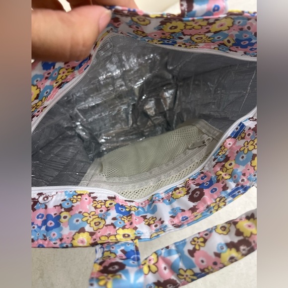 Floral Lunch Bag with Multicolor Design - Picture 3 of 6